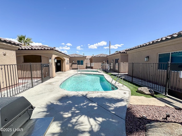 490 N Lake Havasu Ave Unit J, Lake Havasu City, AZ 86403 - community pool with a patio area and fence