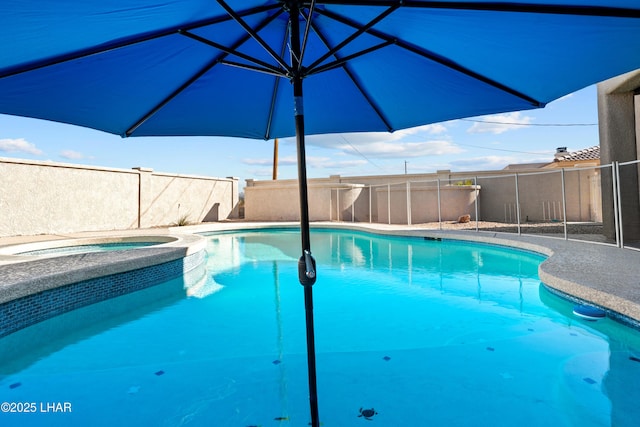 3370 Thunderhead Dr, Lake Havasu City, AZ 86406 - view of pool featuring a fenced backyard and a pool with connected hot tub