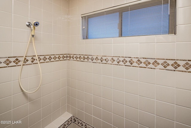 full bath featuring tiled shower