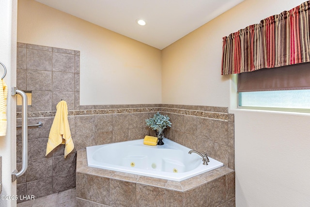 2554 Beverly Glen Dr, Lake Havasu City, AZ 86403 - full bathroom featuring a jetted tub