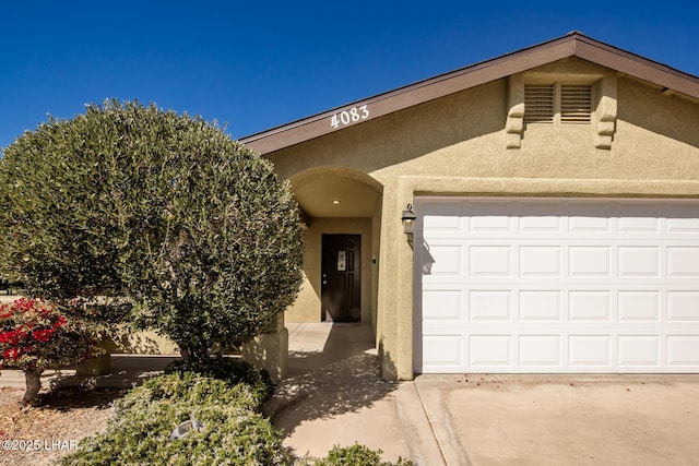 view of front of property featuring driveway and stucco siding