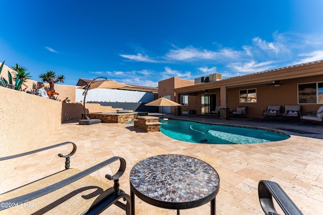 view of pool featuring an in ground hot tub, ceiling fan, an outdoor hangout area, and a patio