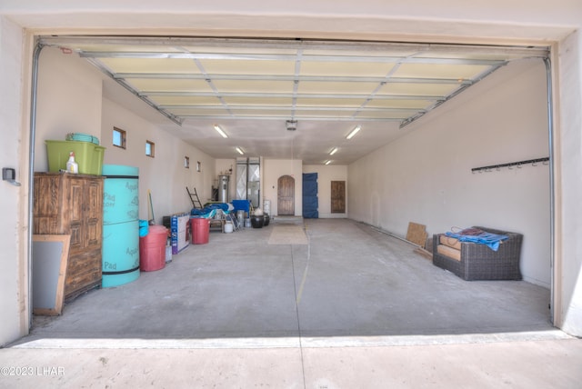 9124 Lakeview Dr, Parker, AZ 85344 - garage featuring electric water heater