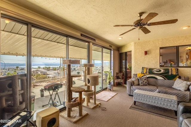 sunroom with ceiling fan