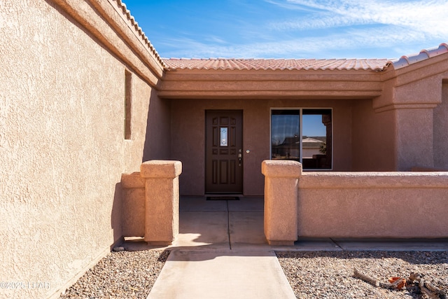 property entrance with stucco siding