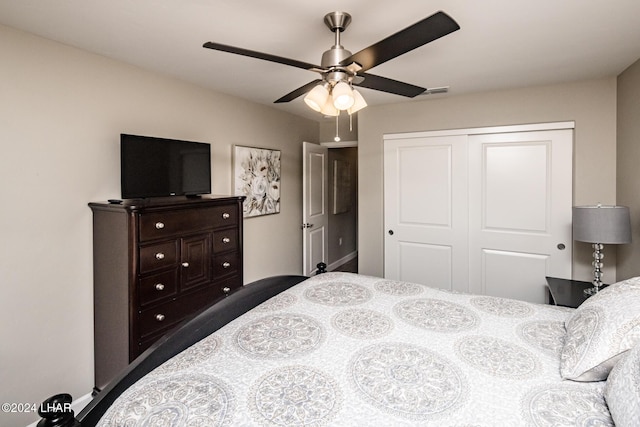 bedroom featuring ceiling fan and a closet