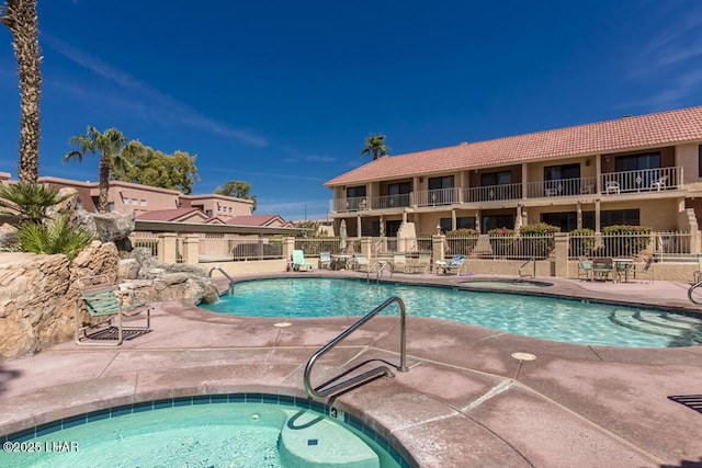 1650 Smoketree Ave S Unit 119, Lake Havasu City, AZ 86403 - community pool with fence, a patio, and a hot tub