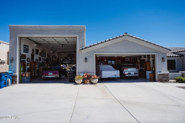 2870 Havasupai Blvd, Lake Havasu City, AZ 86404 - garage with driveway