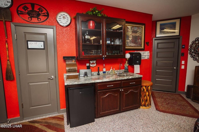 2870 Havasupai Blvd, Lake Havasu City, AZ 86404 - indoor wet bar with refrigerator and baseboards