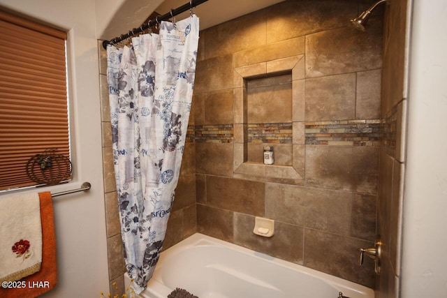 2870 Havasupai Blvd, Lake Havasu City, AZ 86404 - full bathroom featuring shower / bath combo with shower curtain