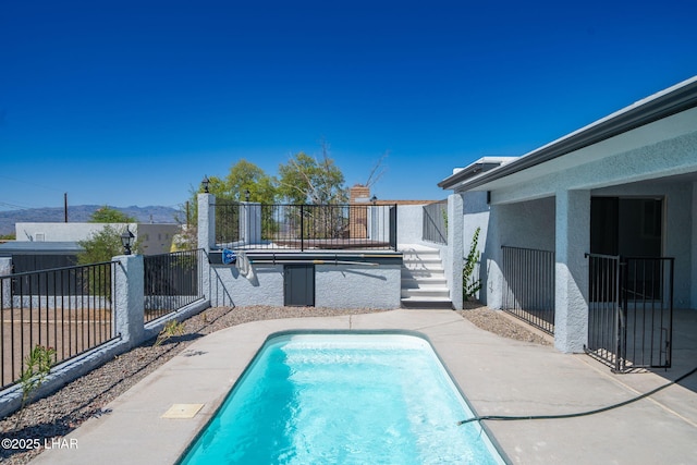 2870 Cisco Dr S, Lake Havasu City, AZ 86403 - view of swimming pool featuring a fenced backyard and a mountain view