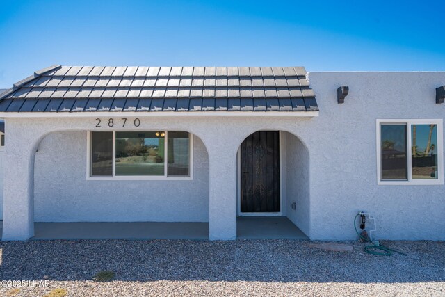 2870 Cisco Dr S, Lake Havasu City, AZ 86403 - view of front facade with stucco siding, a standing seam roof, and a metal roof