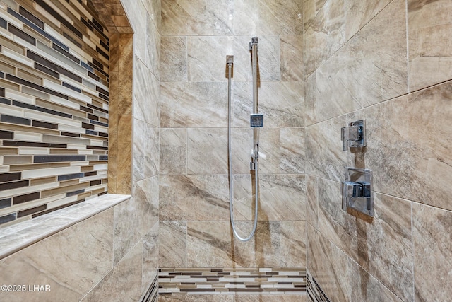 full bath featuring tiled shower