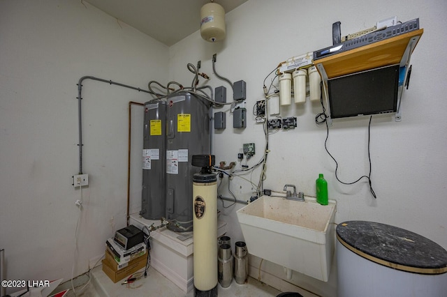 8480 Miraleste Shores Dr, Parker, AZ 85344 - utility room with water heater