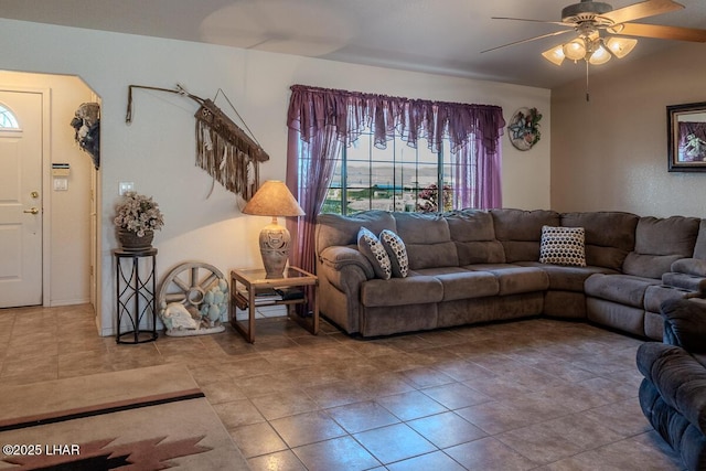 living area featuring ceiling fan