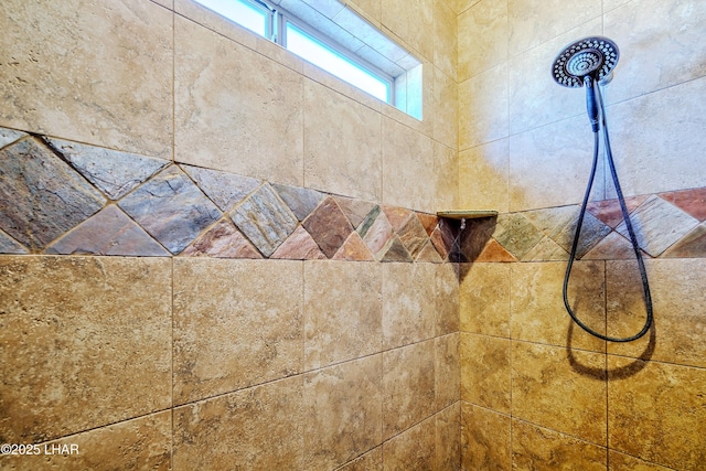 details with a tile shower