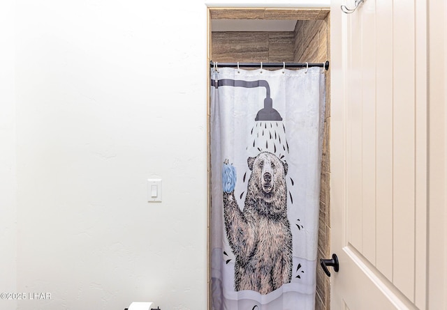 bathroom featuring a shower with curtain