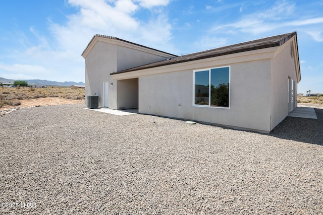 9342 N Broken Saddle Dr, Kingman, AZ 86401 - rear view of house featuring a patio, stucco siding, and a mountain view