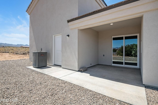 9342 N Broken Saddle Dr, Kingman, AZ 86401 - entrance to property with stucco siding, a patio, and a mountain view