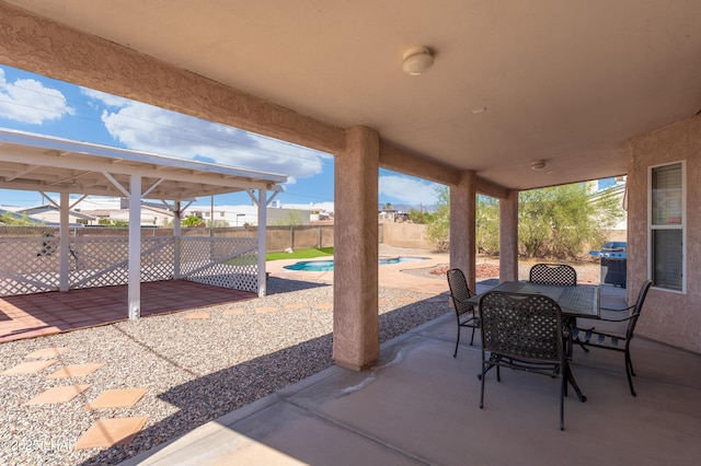 1607 Linda Dr, Lake Havasu City, AZ 86403 - fenced backyard with a patio and outdoor dining area