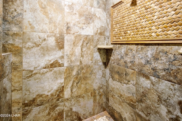 details featuring tiled shower