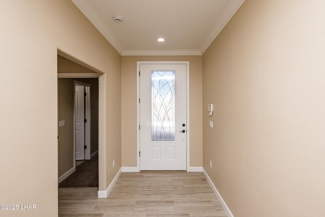 foyer with recessed lighting, light wood-style flooring, crown molding, and baseboards