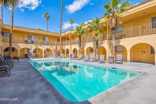 2100 Swanson Ave Unit 208, Lake Havasu City, AZ 86403 - community pool with a patio area and stairs