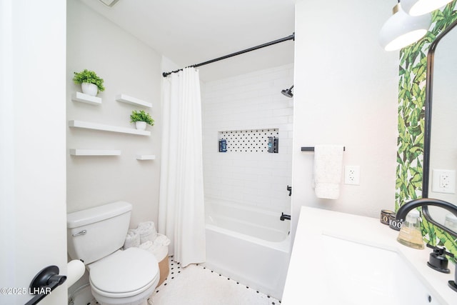 8625 Riverside Dr Unit 55, Parker, AZ 85344 - full bathroom featuring sink, tile patterned floors, shower / bath combination with curtain, and toilet