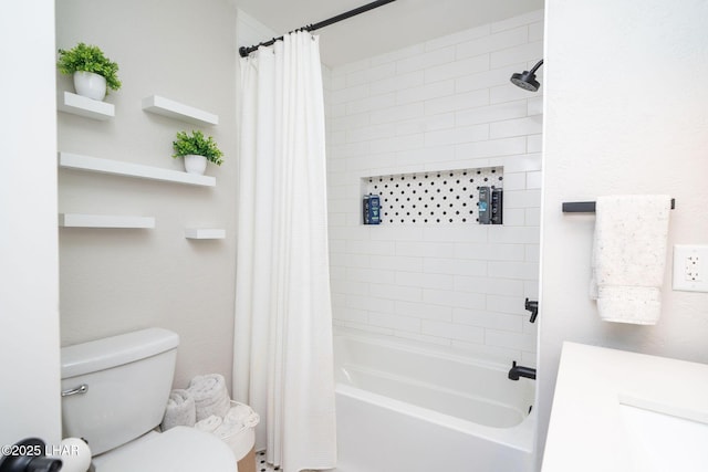 8625 Riverside Dr Unit 55, Parker, AZ 85344 - bathroom featuring shower / tub combo with curtain and toilet