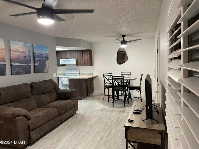 1989 Mesquite Ave Unit 32, Lake Havasu City, AZ 86403 - photo 4