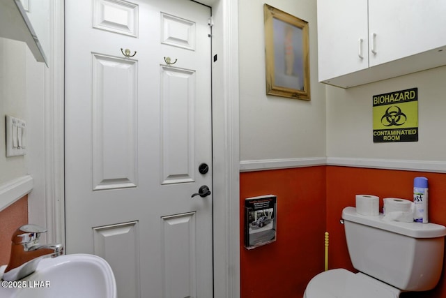 bathroom featuring a sink and toilet