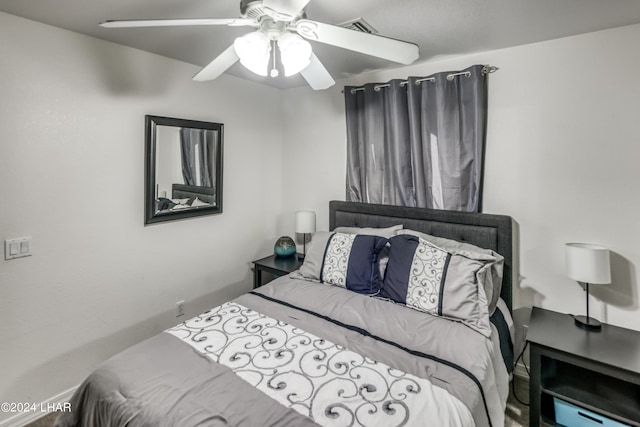 bedroom with ceiling fan