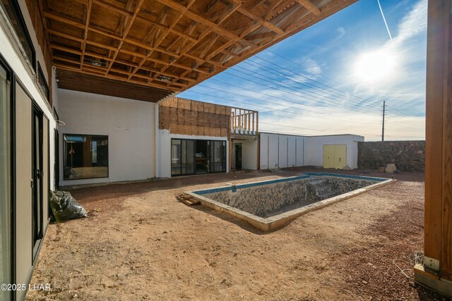 exterior space featuring an outbuilding