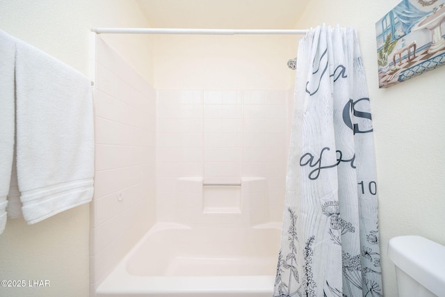 full bath featuring toilet and shower / tub combo