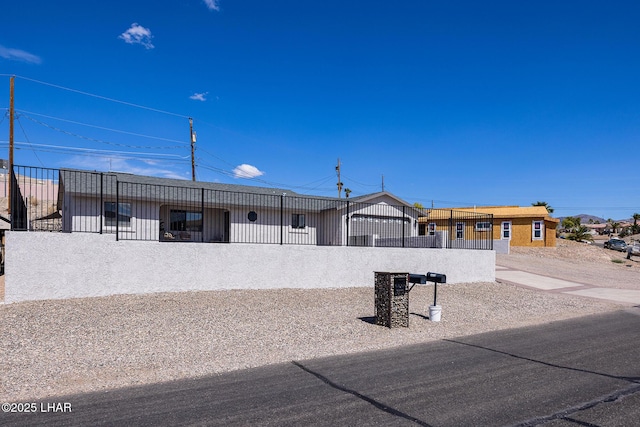 view of front of home featuring a fenced front yard