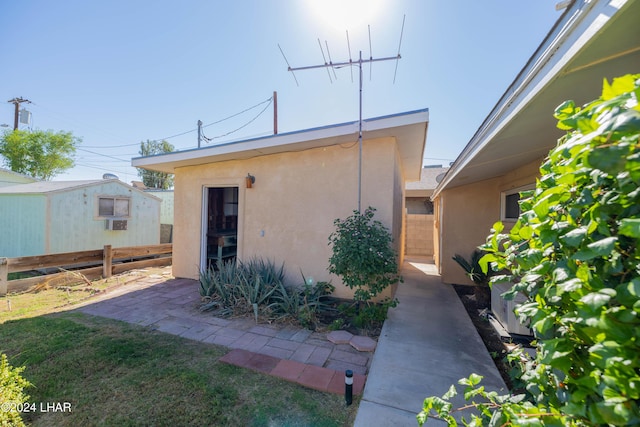 exterior space featuring a storage shed and a front yard