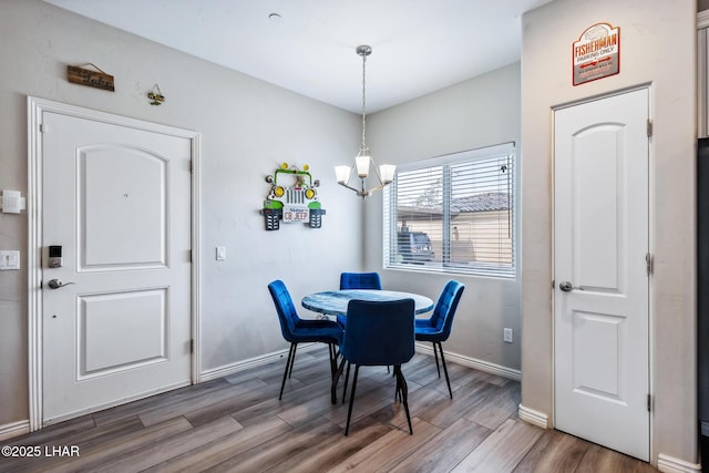2950 N Kiowa Blvd Unit B102, Lake Havasu City, AZ 86404 - dining room featuring a chandelier, wood finished floors, and baseboards