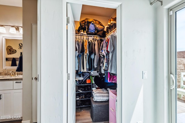 2950 N Kiowa Blvd Unit B102, Lake Havasu City, AZ 86404 - closet with a sink