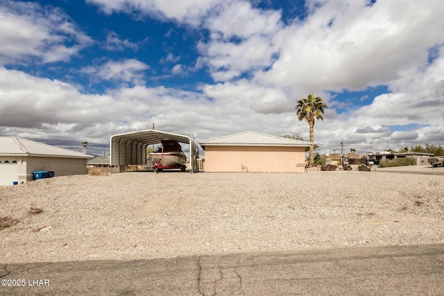 view of yard with a carport and driveway