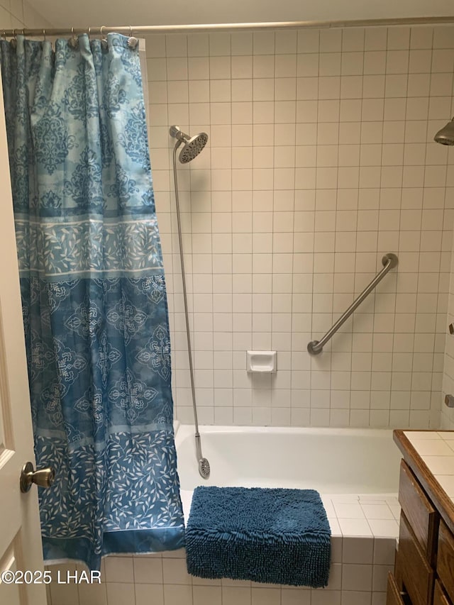 1008 Barcelona Unit 1, Lake Havasu City, AZ 86403 - full bath featuring vanity and shower / tub combo