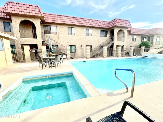 2085 Mesquite Ave Unit 61, Lake Havasu City, AZ 86403 - community pool with stairway and a patio