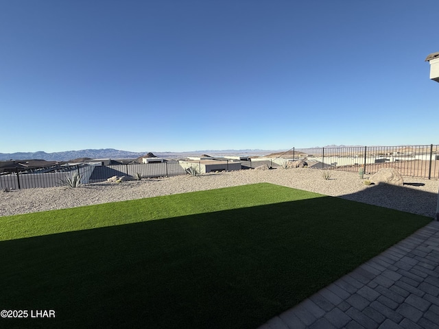 view of yard with a mountain view