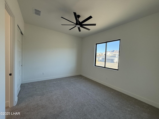 carpeted empty room featuring ceiling fan