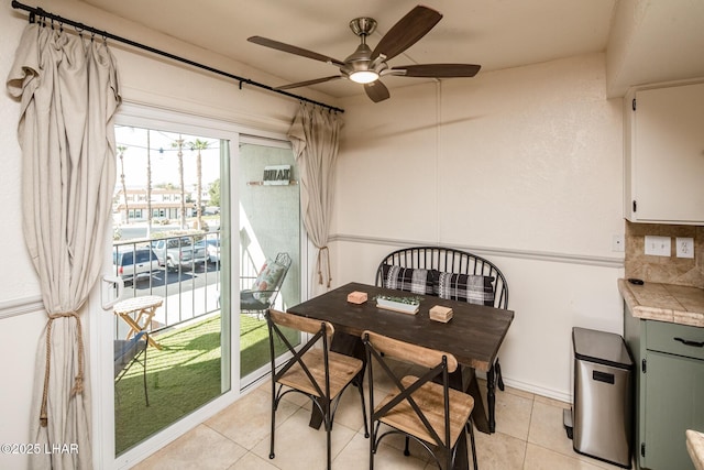 1824 Montana Vis Unit D, Lake Havasu City, AZ 86403 - balcony with a ceiling fan and outdoor dining area