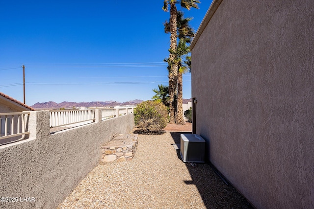 view of yard with fence and a mountain view