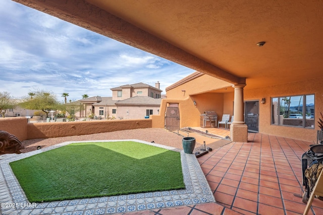 view of yard featuring a patio