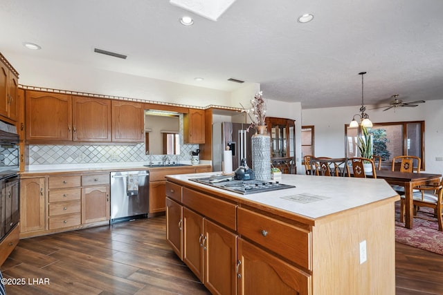 kitchen with visible vents, stainless steel appliances, a sink, and light countertops