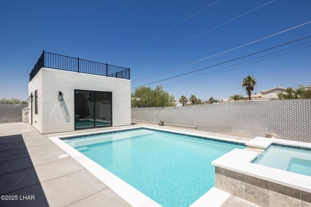 2185 Palo Verde Blvd S, Lake Havasu City, AZ 86403 - view of swimming pool featuring a pool with connected hot tub and a fenced backyard