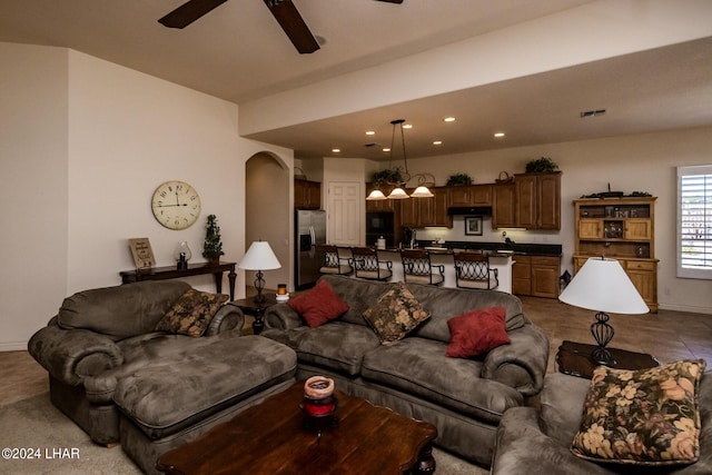 living area with recessed lighting, baseboards, arched walkways, and a ceiling fan