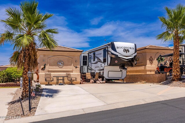 Listing photo 2 for 1905 Victoria Farms Rd, Lake Havasu City AZ 86404